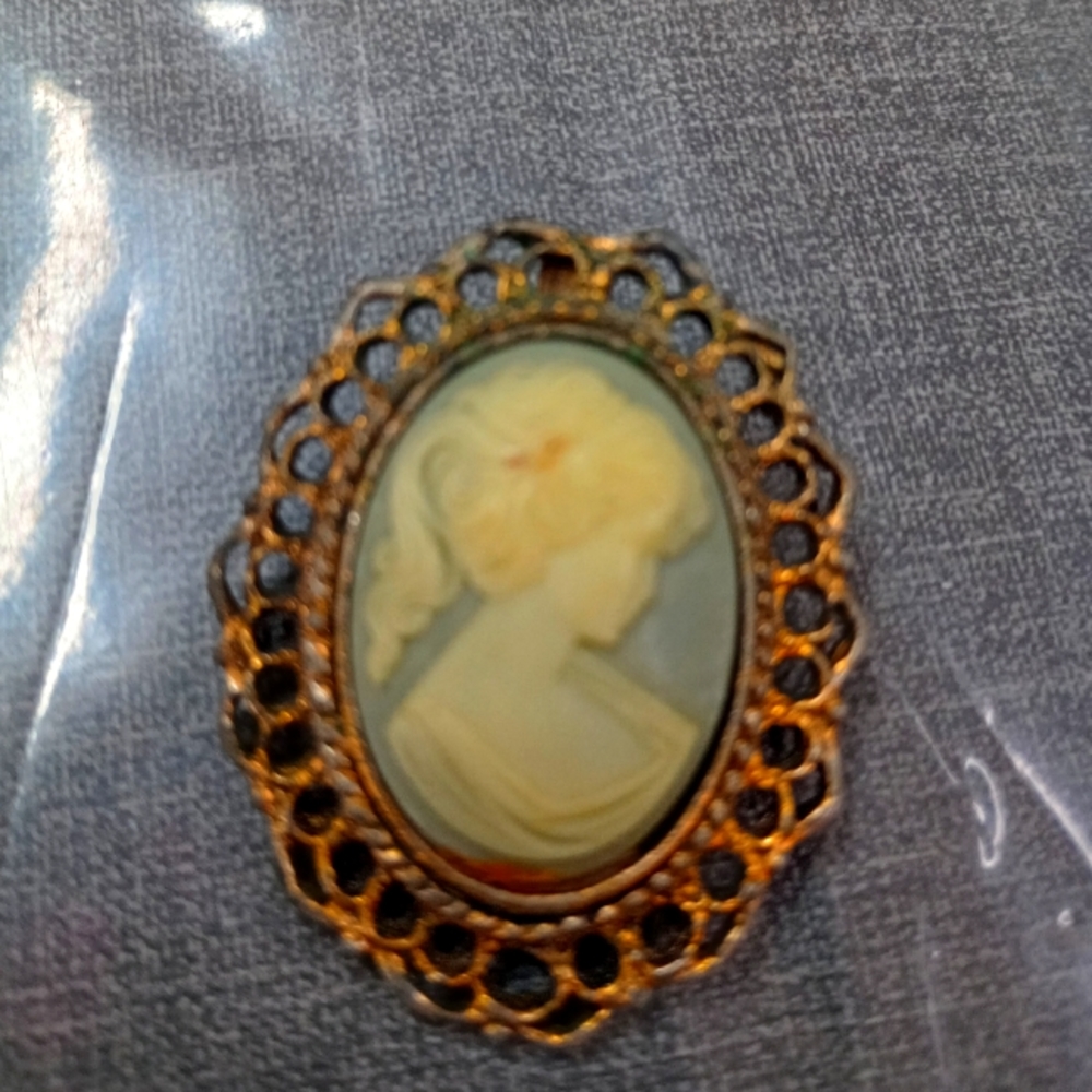 Cameo